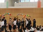 新任職員の皆さんの入場の様子です。